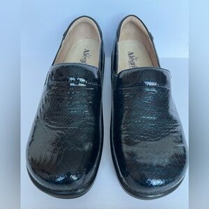 Alegria Keli Professional Clogs in a snakeskin/crocodile embossed patent leather